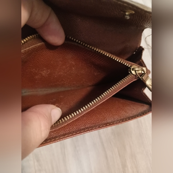 Authentic Louis Vuitton Monogram Canvas Wallet - Brown - Picture 11 of 14